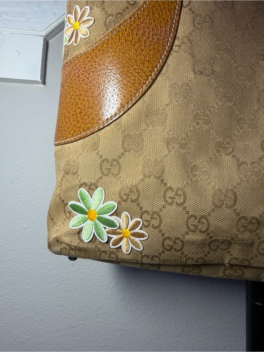 Gucci Beige Brown GG Canvas with aftermarket Floral Appliqué Shoulder Bag w COA - Picture 4 of 16